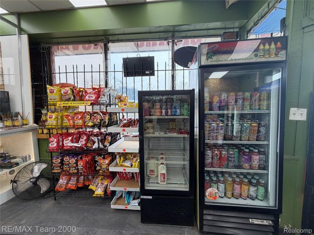 19501 W Warren Avenue, Detroit, MI 48228