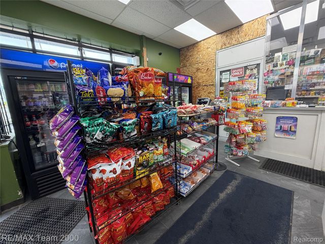 19501 W Warren Avenue, Detroit, MI 48228