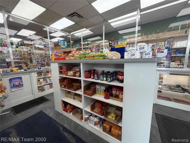 19501 W Warren Avenue, Detroit, MI 48228