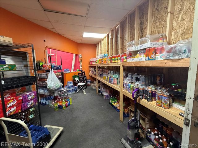 19501 W Warren Avenue, Detroit, MI 48228