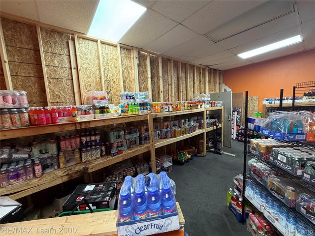 19501 W Warren Avenue, Detroit, MI 48228