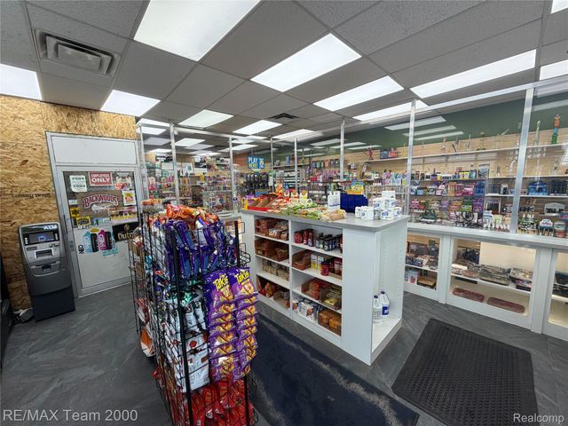 19501 W Warren Avenue, Detroit, MI 48228