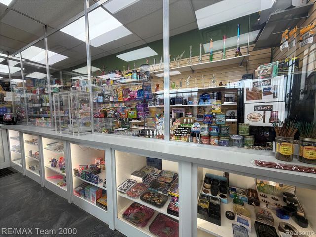 19501 W Warren Avenue, Detroit, MI 48228