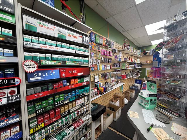 19501 W Warren Avenue, Detroit, MI 48228