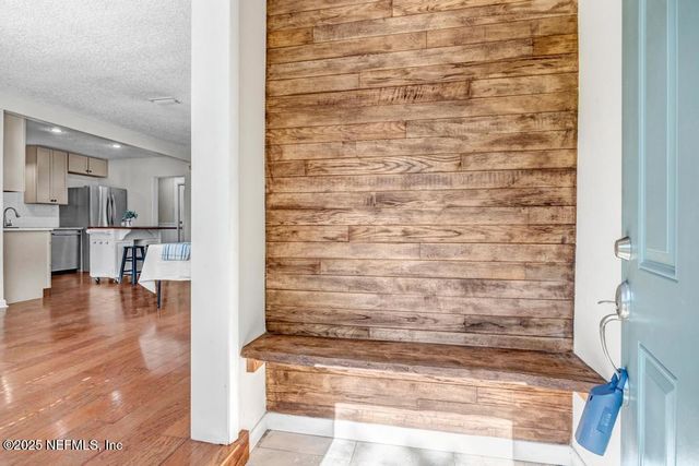 6216 E FORDHAM Circle, Jacksonville, FL 32217