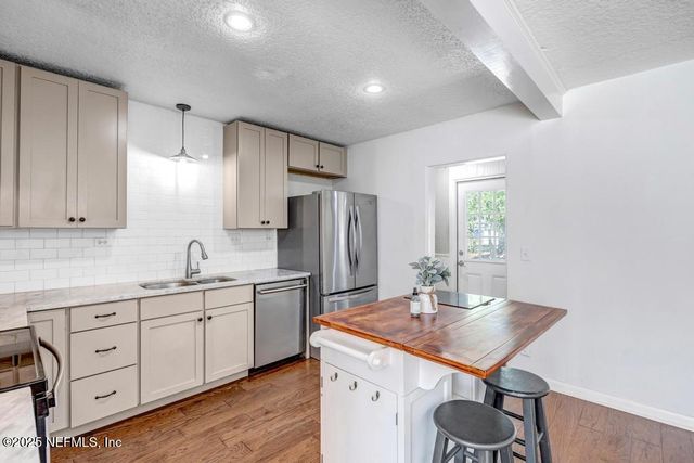 6216 E FORDHAM Circle, Jacksonville, FL 32217