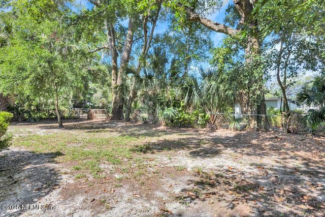 6216 E FORDHAM Circle, Jacksonville, FL 32217