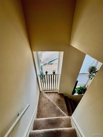 2304 S 10th Street R, St Louis, MO 63104