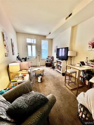 2304 S 10th Street R, St Louis, MO 63104