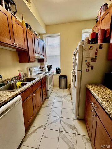 2304 S 10th Street R, St Louis, MO 63104