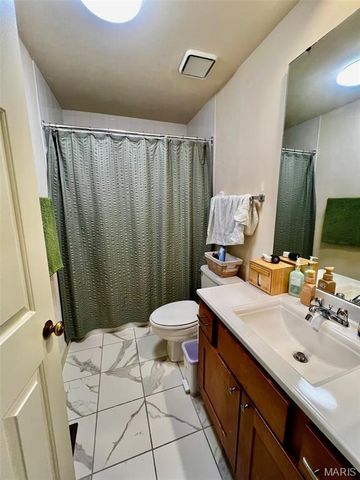 2304 S 10th Street R, St Louis, MO 63104