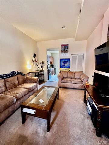 2304 S 10th Street R, St Louis, MO 63104