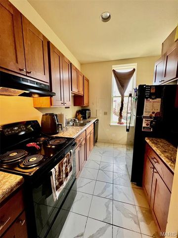 2304 S 10th Street R, St Louis, MO 63104