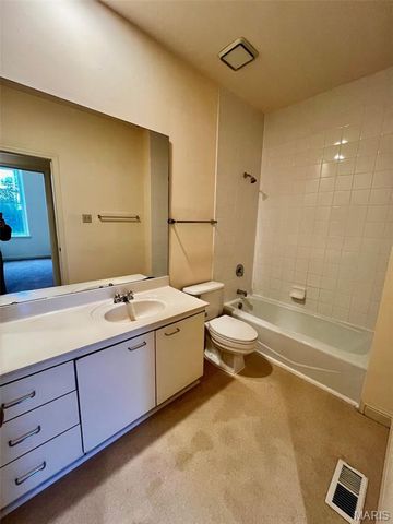 2304 S 10th Street R, St Louis, MO 63104