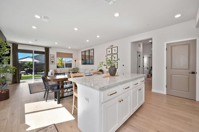 8065 Pasadena Dr, Roseville, CA 95747
