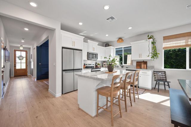 8065 Pasadena Dr, Roseville, CA 95747