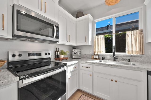 8065 Pasadena Dr, Roseville, CA 95747