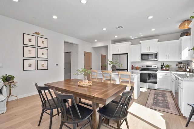 8065 Pasadena Dr, Roseville, CA 95747