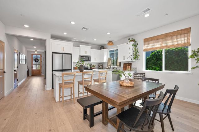 8065 Pasadena Dr, Roseville, CA 95747