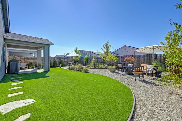 8065 Pasadena Dr, Roseville, CA 95747