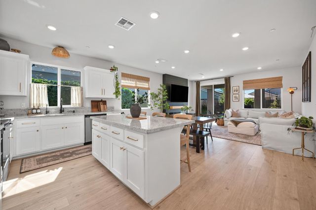 8065 Pasadena Dr, Roseville, CA 95747