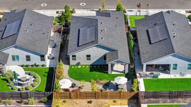 8065 Pasadena Dr, Roseville, CA 95747