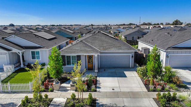 8065 Pasadena Dr, Roseville, CA 95747