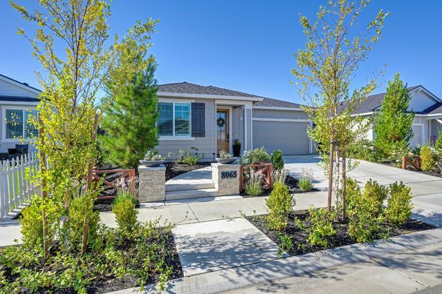 8065 Pasadena Dr, Roseville, CA 95747