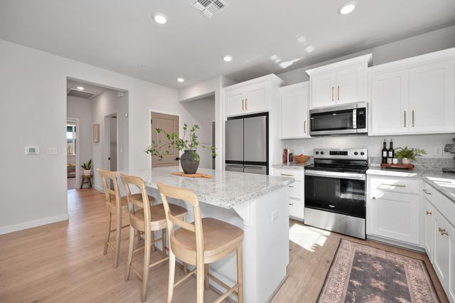 8065 Pasadena Dr, Roseville, CA 95747