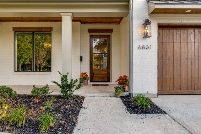 6831 Casa Loma Avenue, Dallas, TX 75214