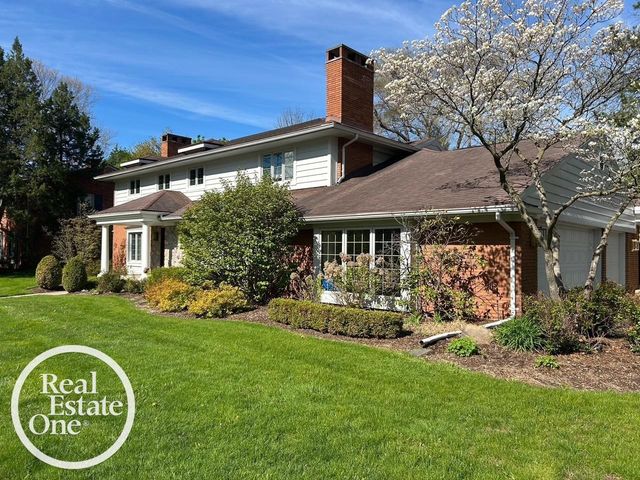 535 Ballantyne Road, Grosse Pointe Shores, MI 48236