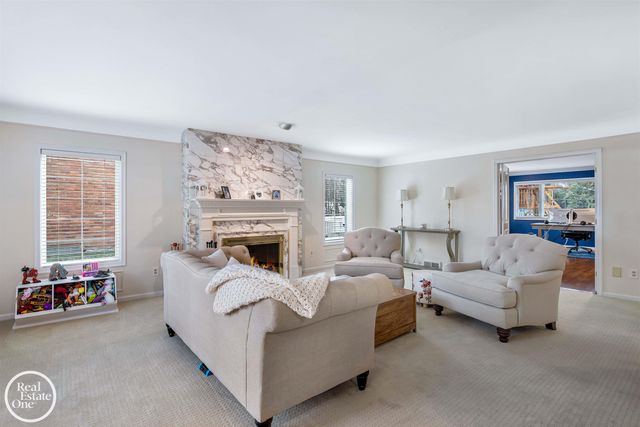 535 Ballantyne Road, Grosse Pointe Shores, MI 48236