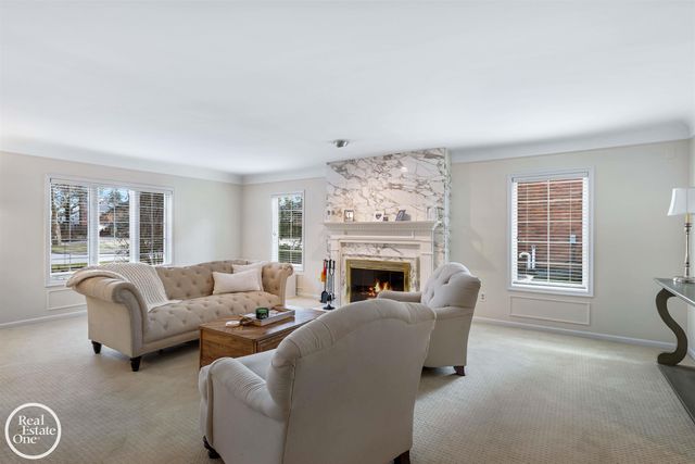 535 Ballantyne Road, Grosse Pointe Shores, MI 48236