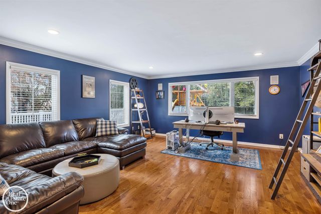 535 Ballantyne Road, Grosse Pointe Shores, MI 48236