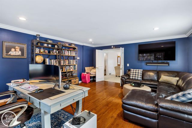 535 Ballantyne Road, Grosse Pointe Shores, MI 48236