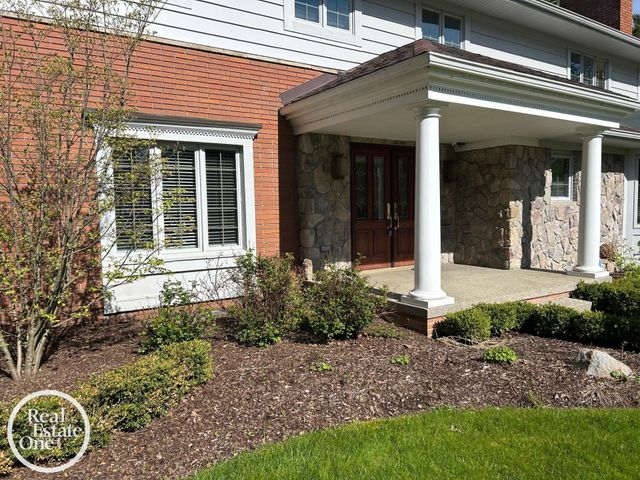 535 Ballantyne Road, Grosse Pointe Shores, MI 48236