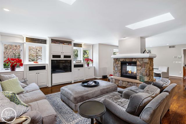 535 Ballantyne Road, Grosse Pointe Shores, MI 48236
