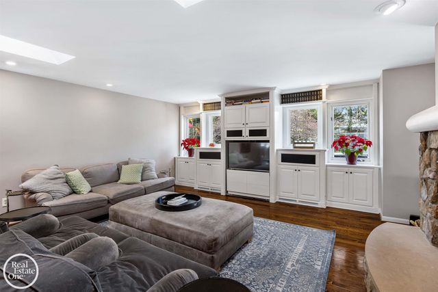 535 Ballantyne Road, Grosse Pointe Shores, MI 48236