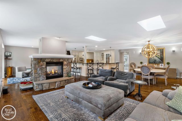 535 Ballantyne Road, Grosse Pointe Shores, MI 48236