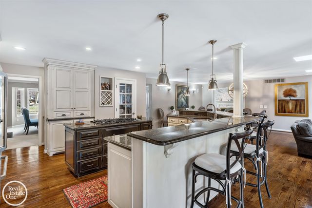 535 Ballantyne Road, Grosse Pointe Shores, MI 48236
