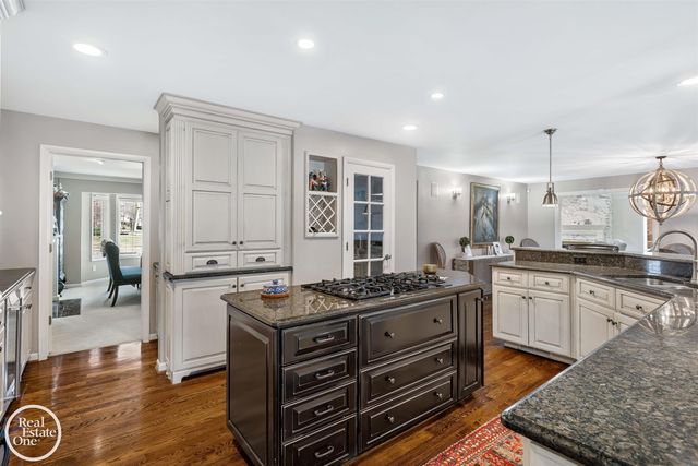 535 Ballantyne Road, Grosse Pointe Shores, MI 48236