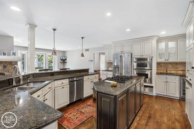 535 Ballantyne Road, Grosse Pointe Shores, MI 48236