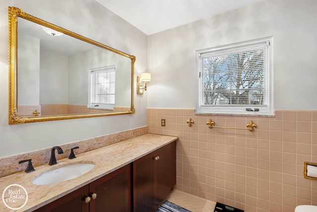 535 Ballantyne Road, Grosse Pointe Shores, MI 48236