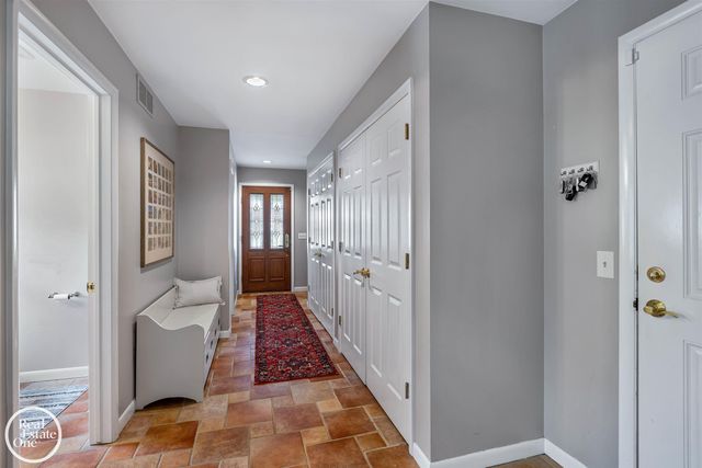 535 Ballantyne Road, Grosse Pointe Shores, MI 48236