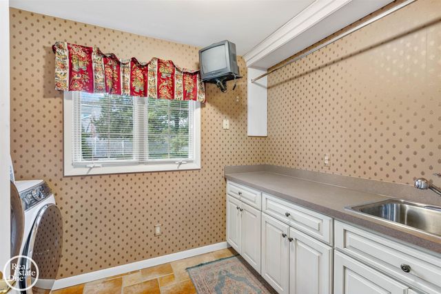535 Ballantyne Road, Grosse Pointe Shores, MI 48236