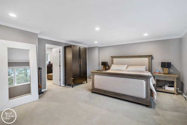 535 Ballantyne Road, Grosse Pointe Shores, MI 48236