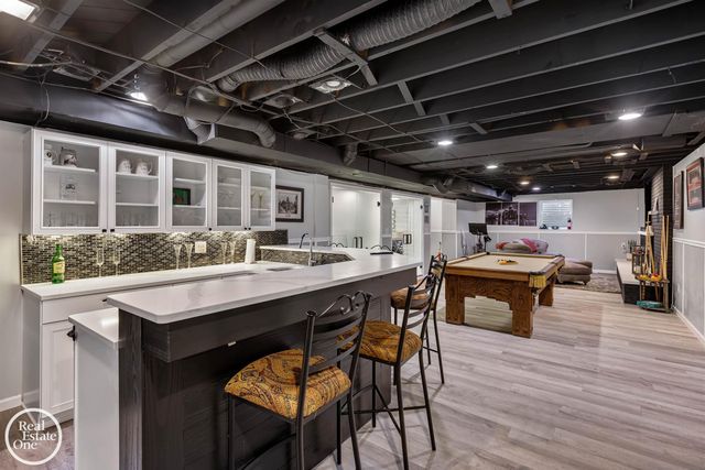 535 Ballantyne Road, Grosse Pointe Shores, MI 48236