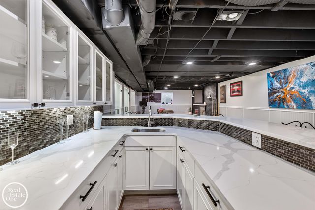 535 Ballantyne Road, Grosse Pointe Shores, MI 48236