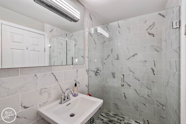 535 Ballantyne Road, Grosse Pointe Shores, MI 48236
