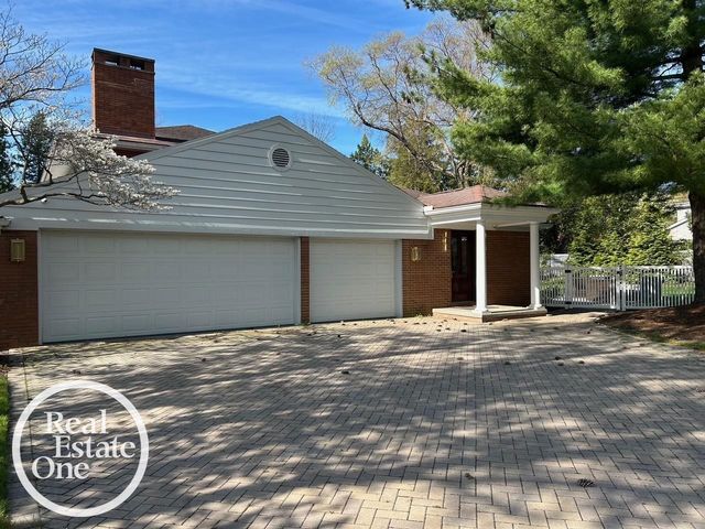 535 Ballantyne Road, Grosse Pointe Shores, MI 48236